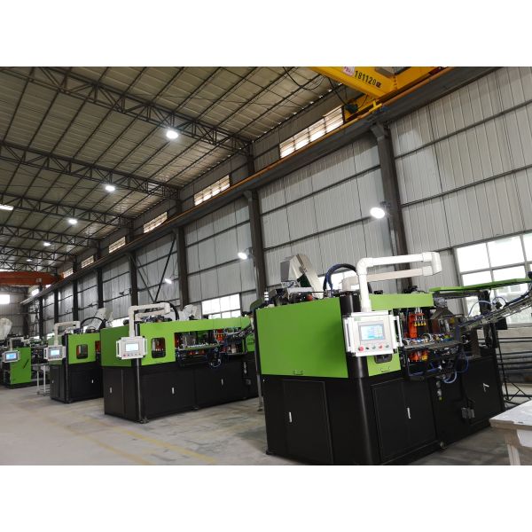 4 Cavity Bottle Blow Moulding Machine Plastic Bottle Manufacturing Equipment