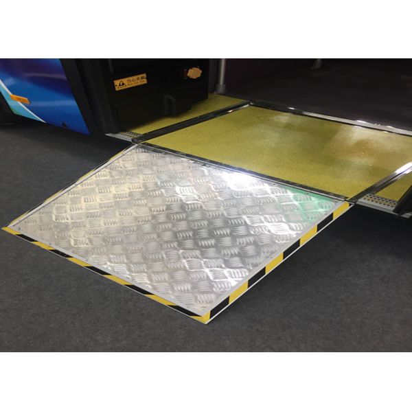 Vehicle Floor Installation Mobile Wheelchair Ramp TS16949 For City Bus