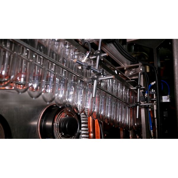 Large Volume Custom Blow Molding Machine 2000BPH~1600BPH Capacity