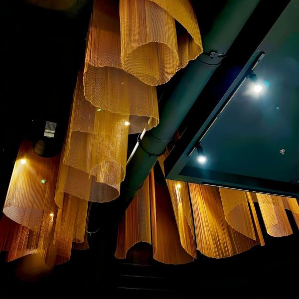 Customized Decorative Wire Mesh Aluminum Coil Curtain Metal Chain Drapery Fabric For Bars Screen