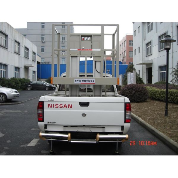 Double Mast Truck - Mounted Aerial Lift , Aluminium Work Platform For 2 Persons