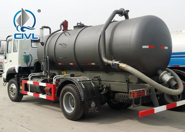 8 Ton Liquid Tanker Truck , 290hp Euro 3 SINOTRUK HOWO 4*4 Sewage Suction Tanker Truck