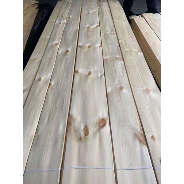 Pinus Pine Wood Veneer 0.7mm Knotty Pine MDF Plain Sliced Veneer